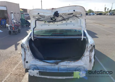 2018 Mazda Mazda3 Sport из США, поврежденный, VIN 3MZBN1U70JM176100